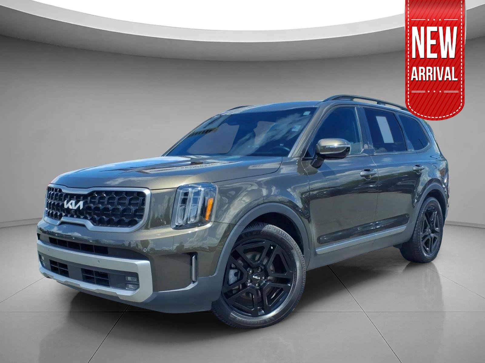 Used 2023 Dark Moss Kia SX X-Line image 1