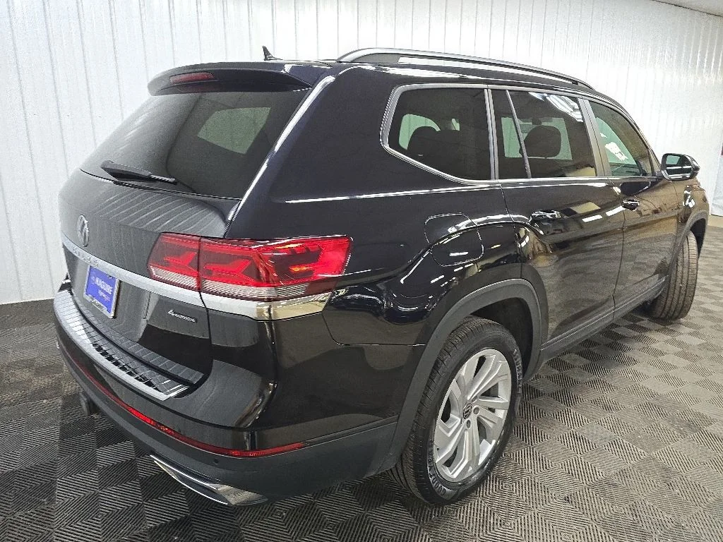 Used 2023 Black Volkswagen 3.6L V6 SE w/Technology image 10