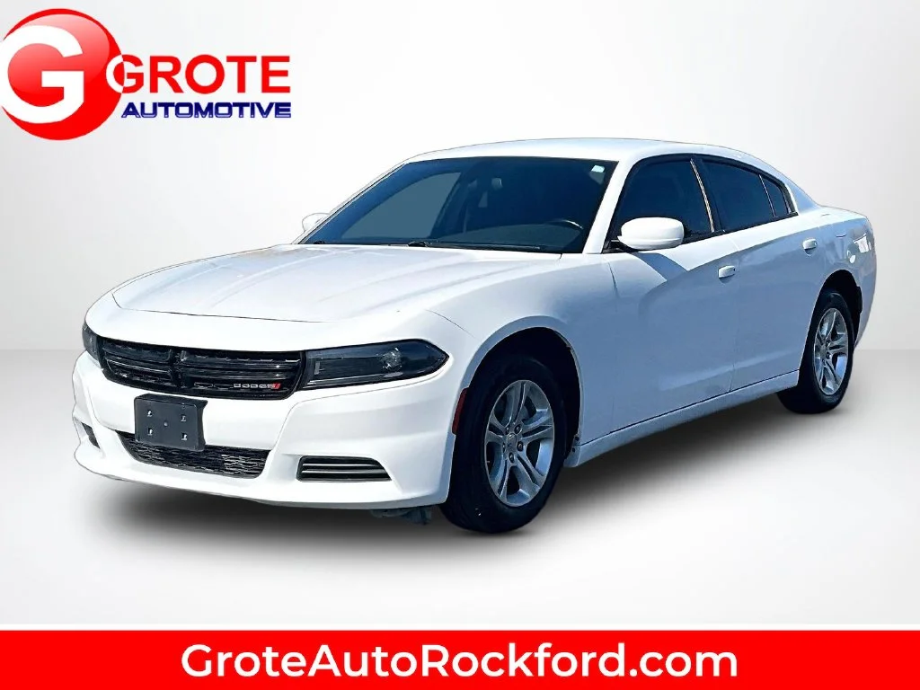 Used 2022 White Dodge SXT image 1