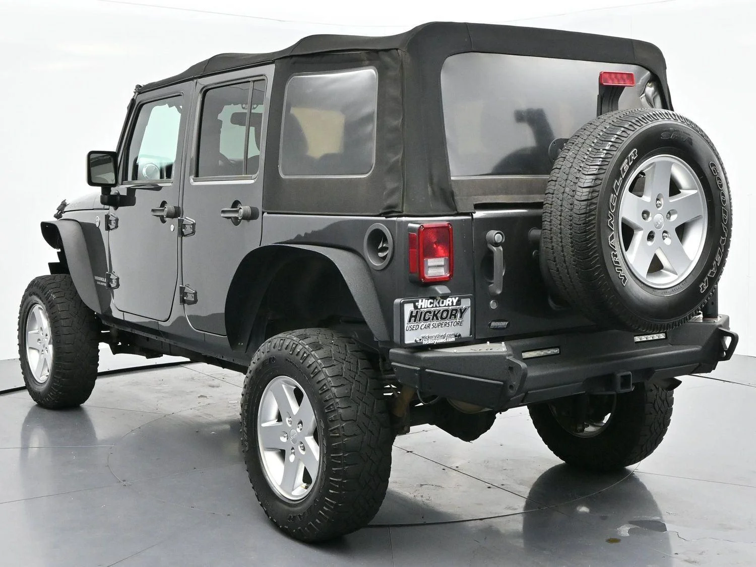 Used 2017 Granite Crystal Metallic Clearcoat Jeep Rubicon image 5