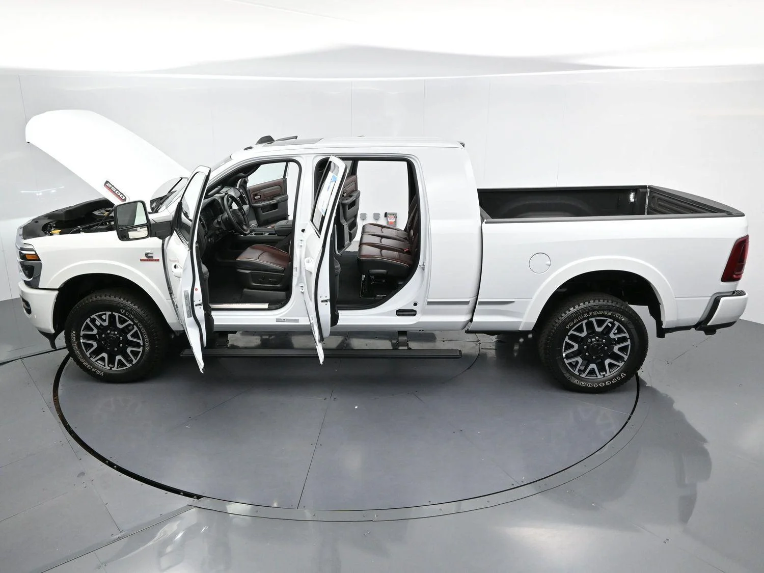 Used 2025 White Ram Limited image 45