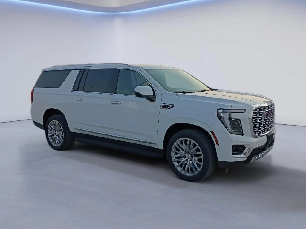 Used 2025 White GMC Denali image 8