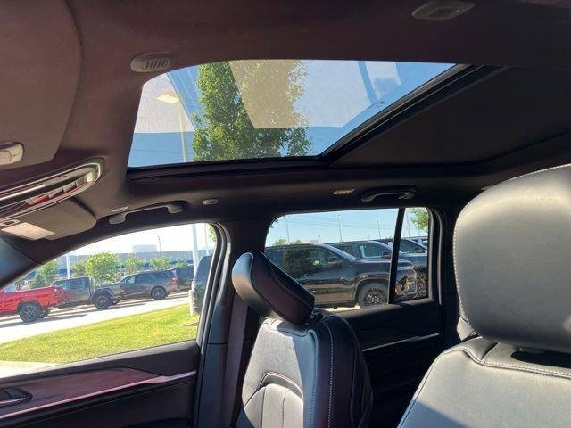 New 2026 Baltic Gray Metallic Clear-Coat Exterior Paint Jeep Limited image 19
