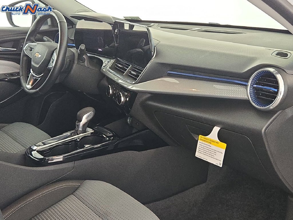 2025 Chevrolet Trax LT - Photo 32