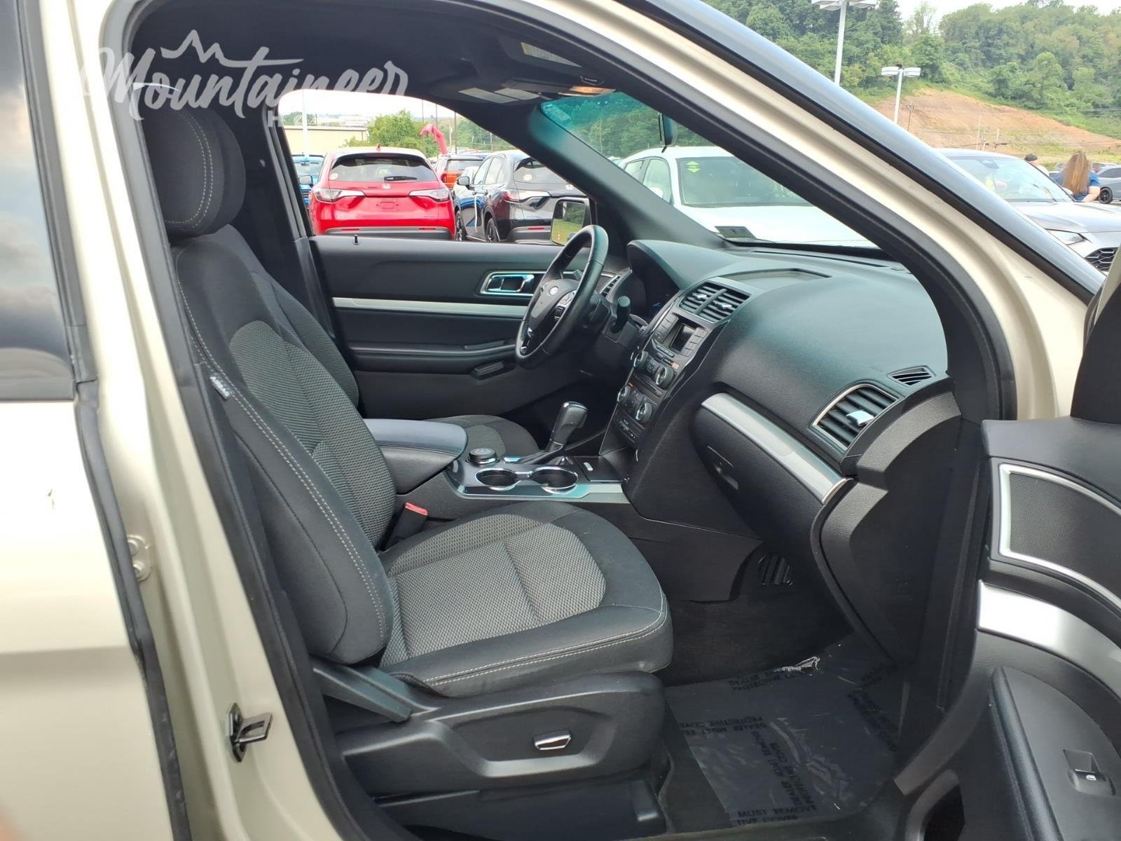 Used 2017 White Gold Ford XLT image 19