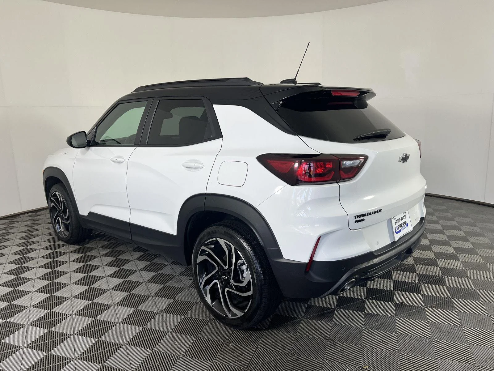 Used 2024 Summit White Chevrolet RS image 25
