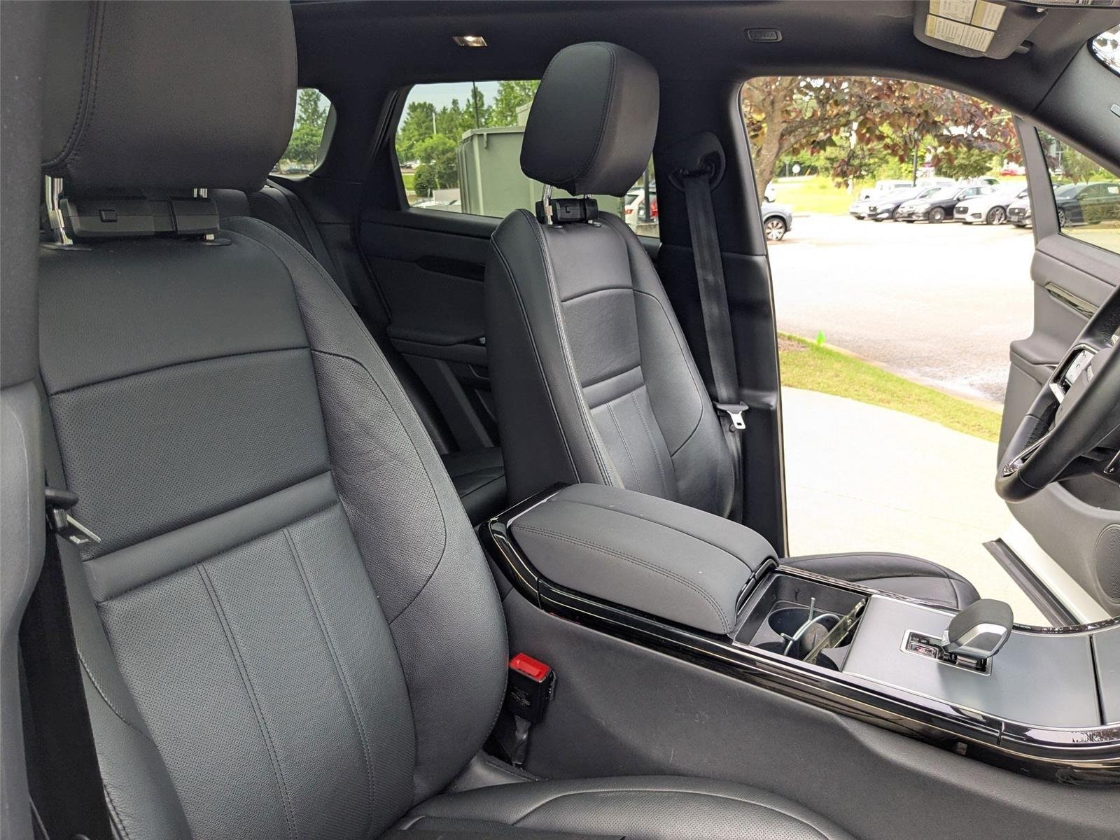 Used 2024 Fuji White Land Rover Core S image 31