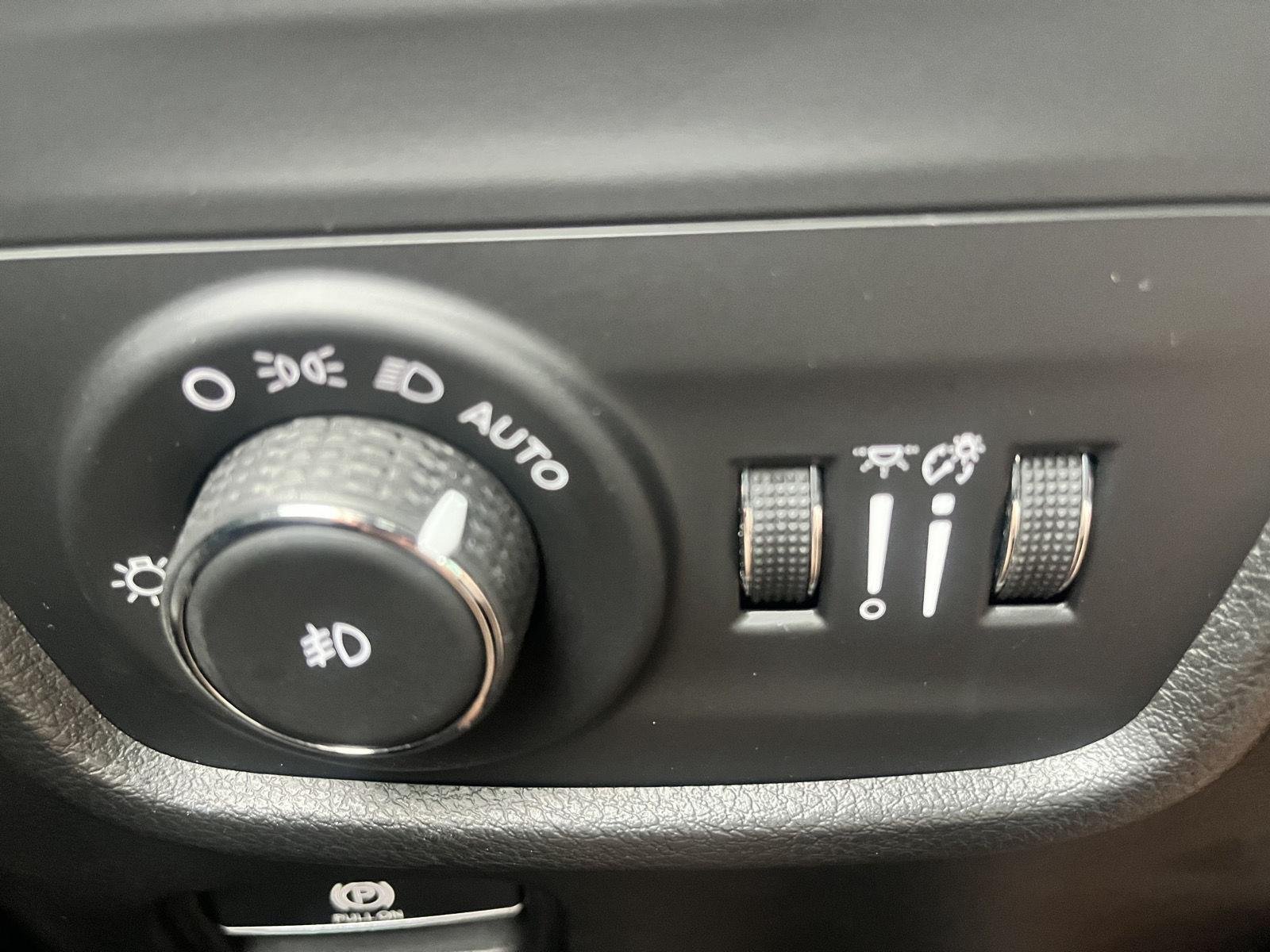 Used 2023 Rocky Mountain Pearlcoat Jeep Limited image 23