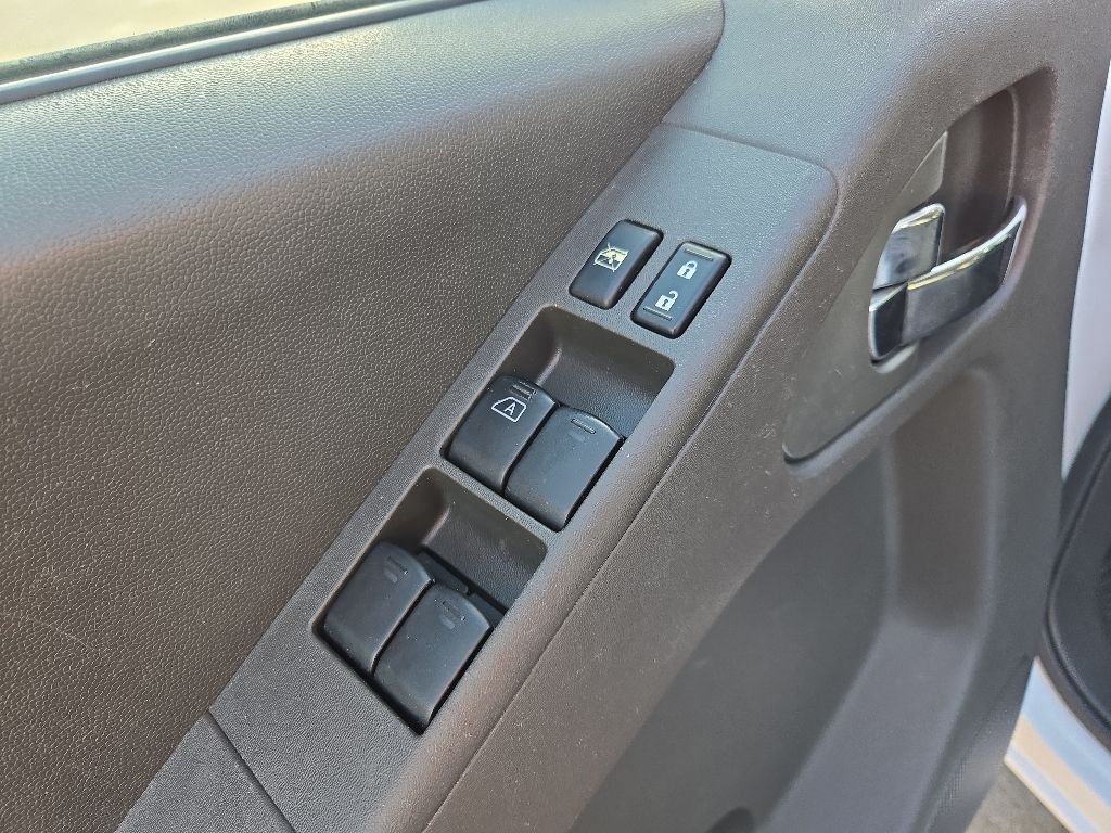 Used 2012  Suzuki Sport image 35