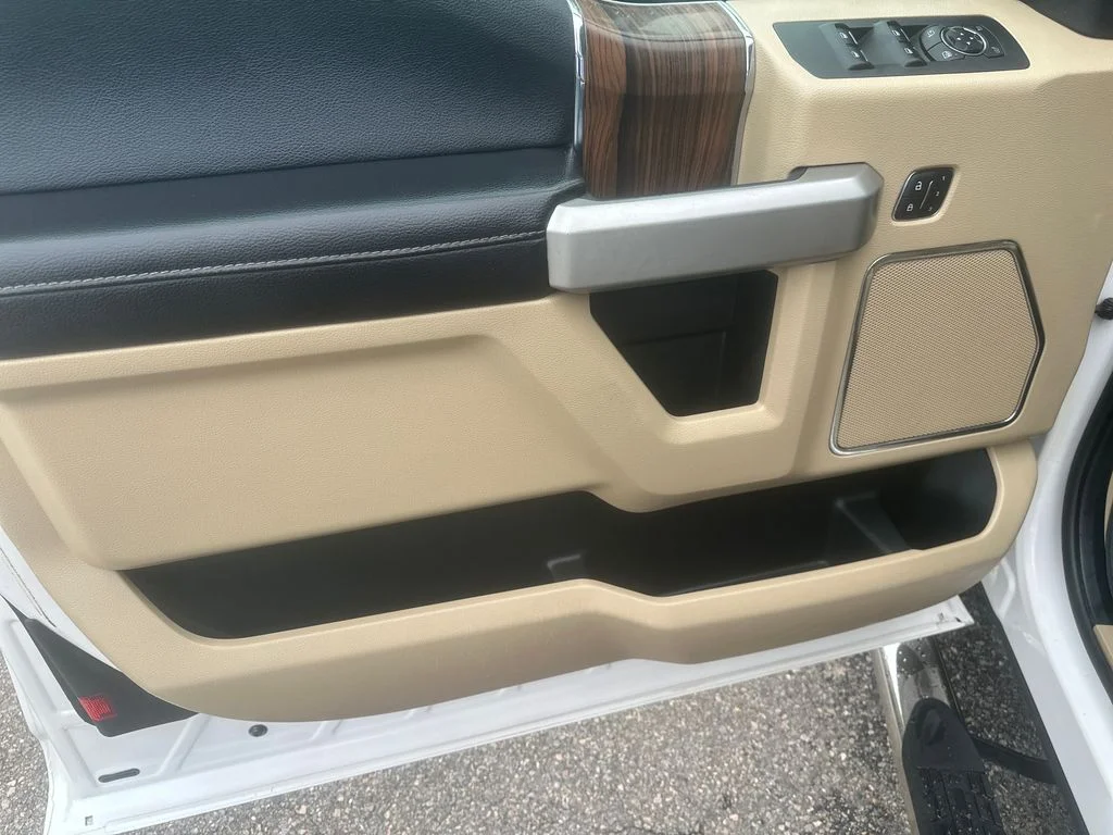 Used 2015  Ford Lariat image 10