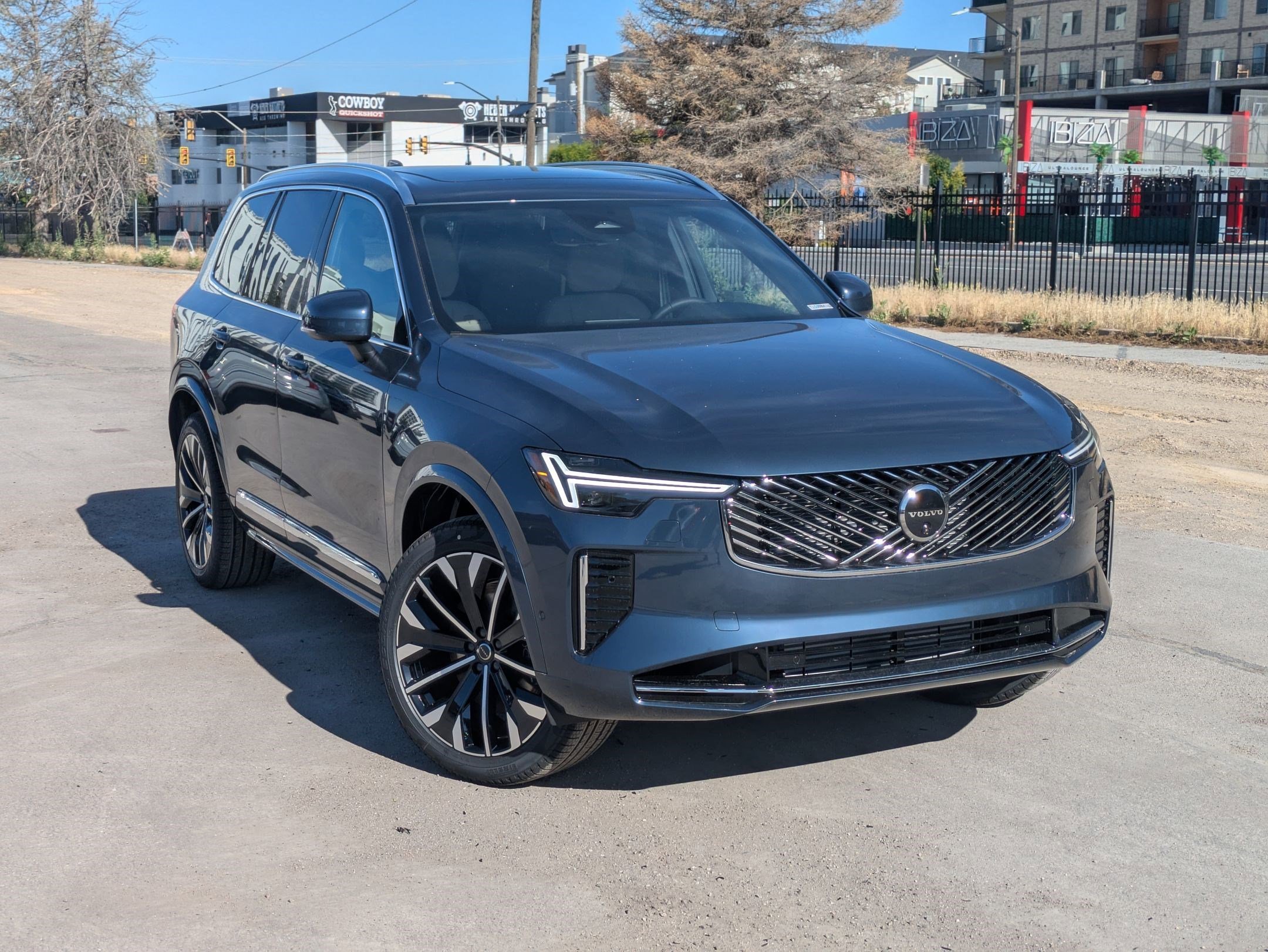 2026 Volvo XC90 T8 Recharge Plus Bright 7-Seat 4WD's photo