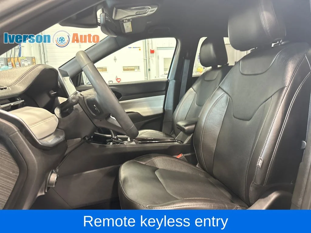 Used 2023 Silver Jeep Limited image 16