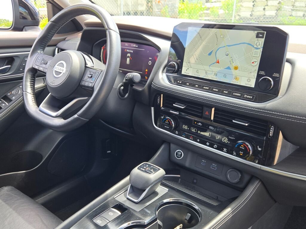 Used 2021  Nissan Platinum image 10