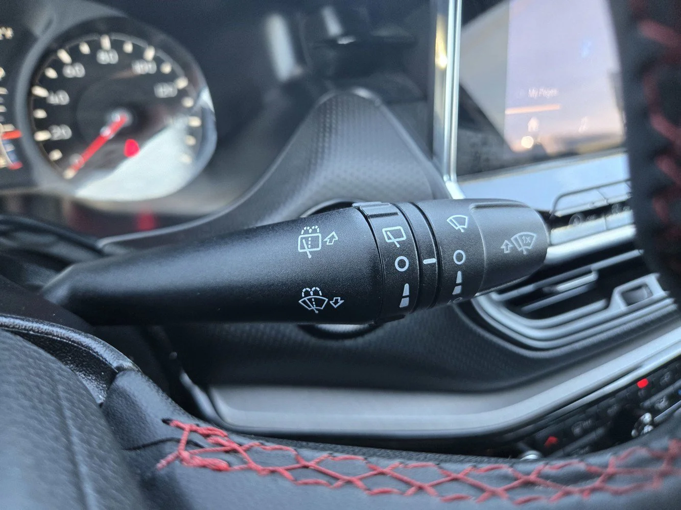Used 2025 Bright White Clearcoat Jeep Trailhawk image 20