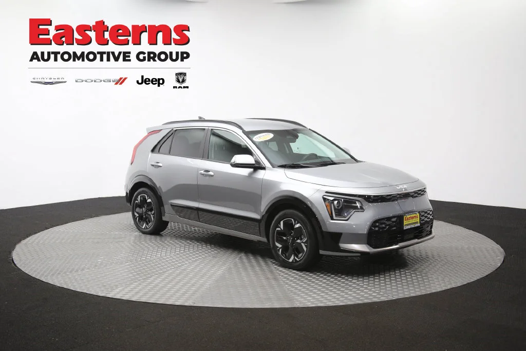 Used 2023 Gray Kia Wind image 50