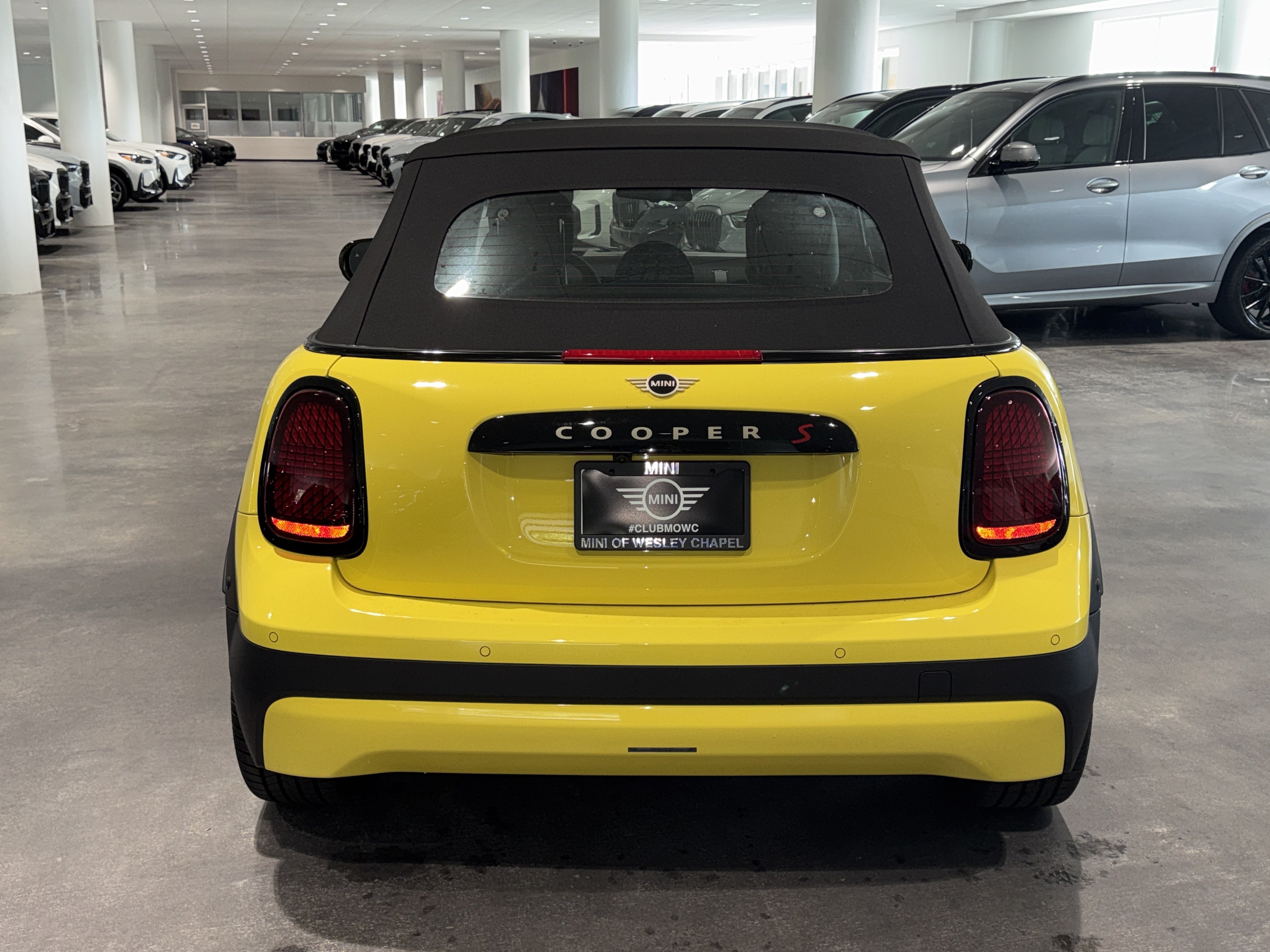 New 2026 Yellow MINI Signature Plus image 6