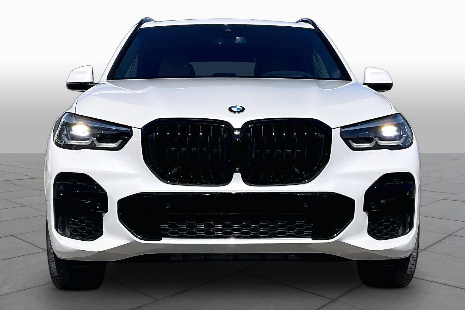 Used 2022 Mineral White Metallic BMW xDrive40i image 4