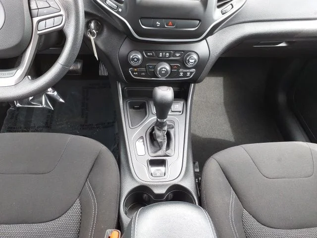 Used 2020 Blue Jeep Latitude image 9