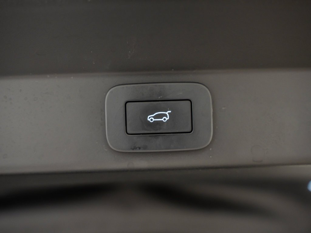 Used 2024 Black Land Rover Dynamic SE image 20
