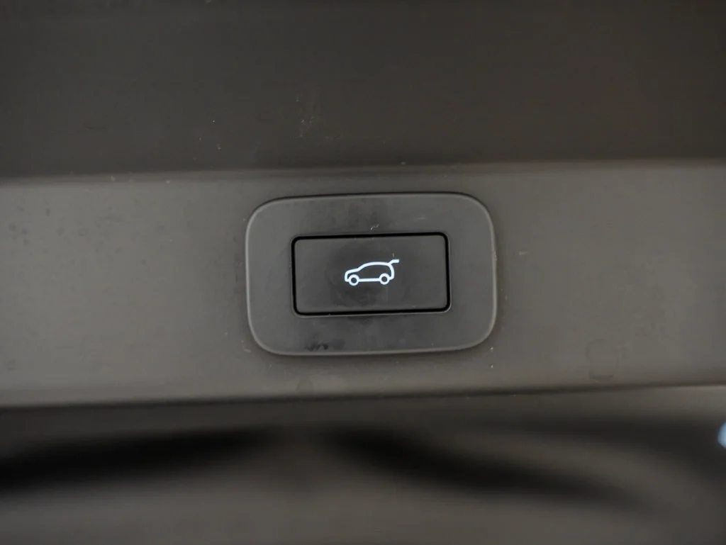 Used 2024 Black Land Rover Dynamic SE image 20