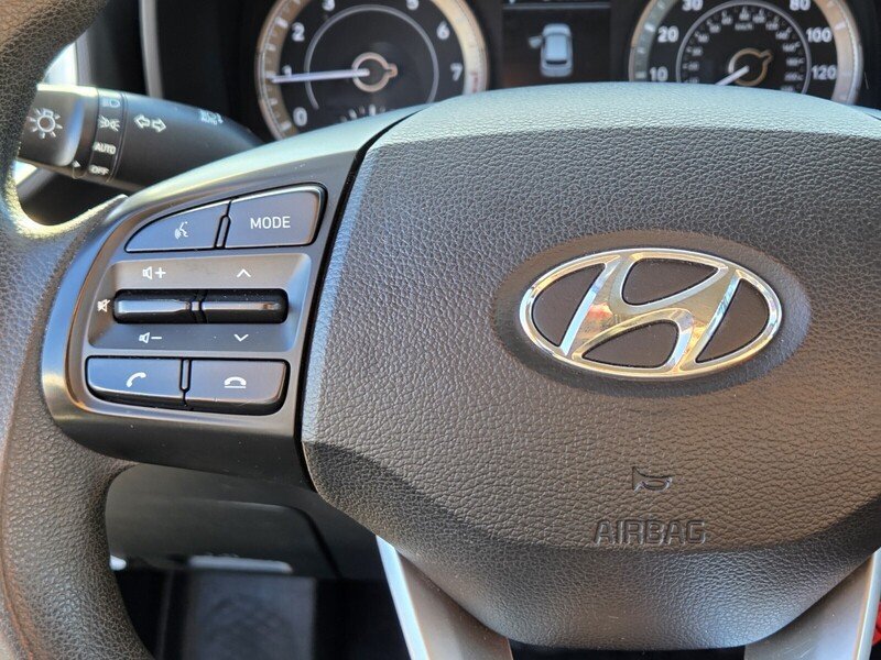 Used 2021 Black Hyundai SE image 25