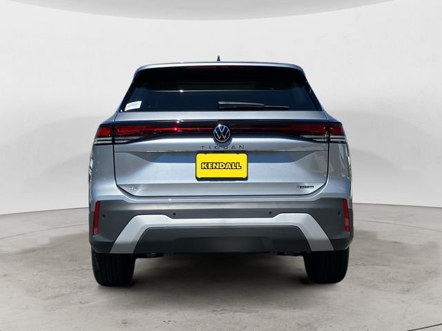 New 2025 Silver Volkswagen 2.0T SE image 6
