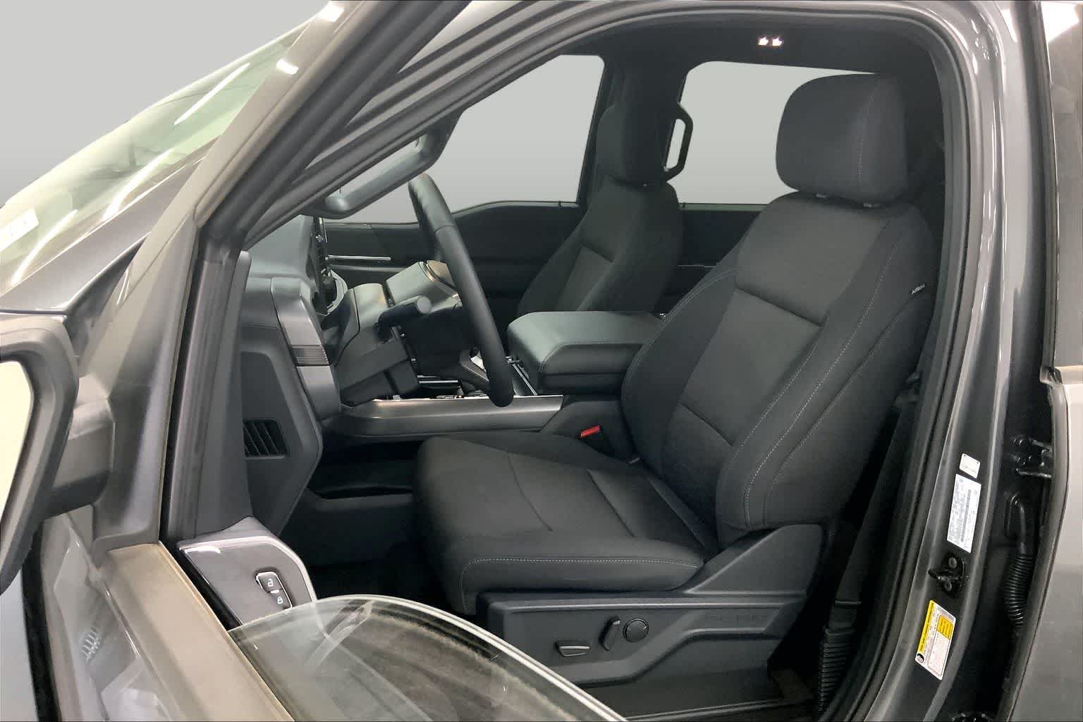 New 2026 Carbonized Gray Metallic Ford XLT image 8