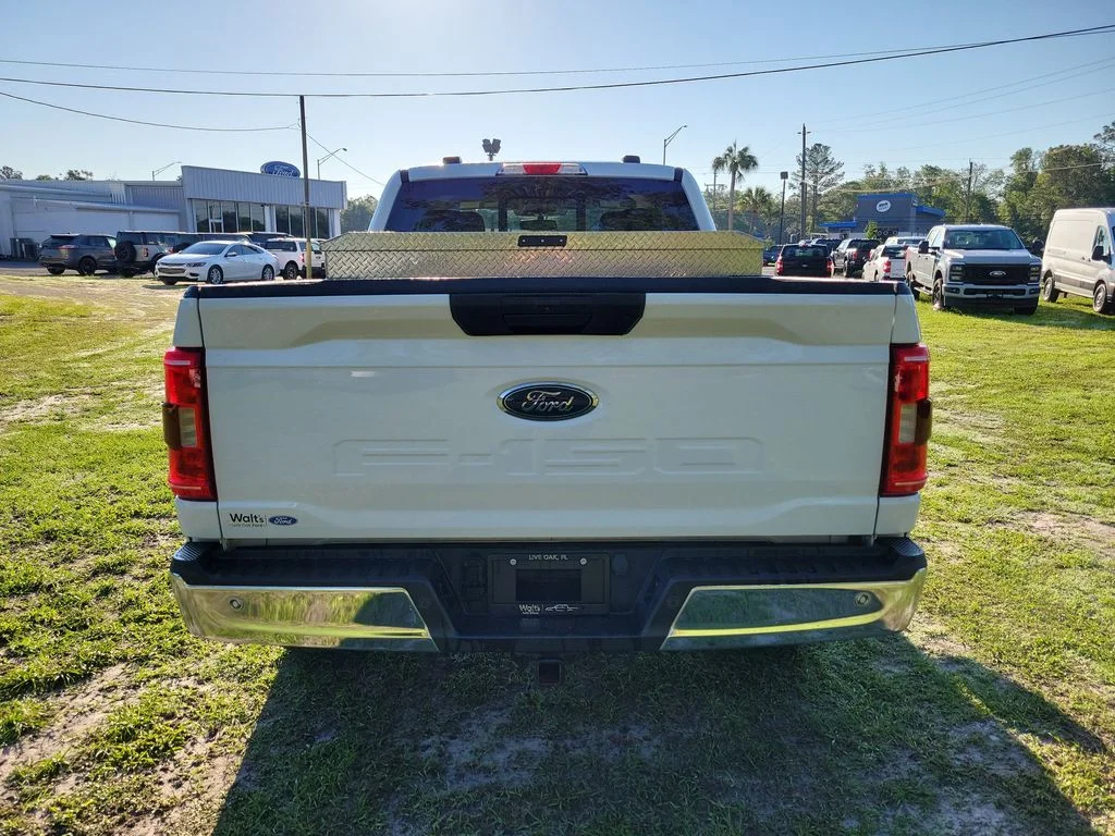 Used 2022 Oxford White Ford XLT image 9