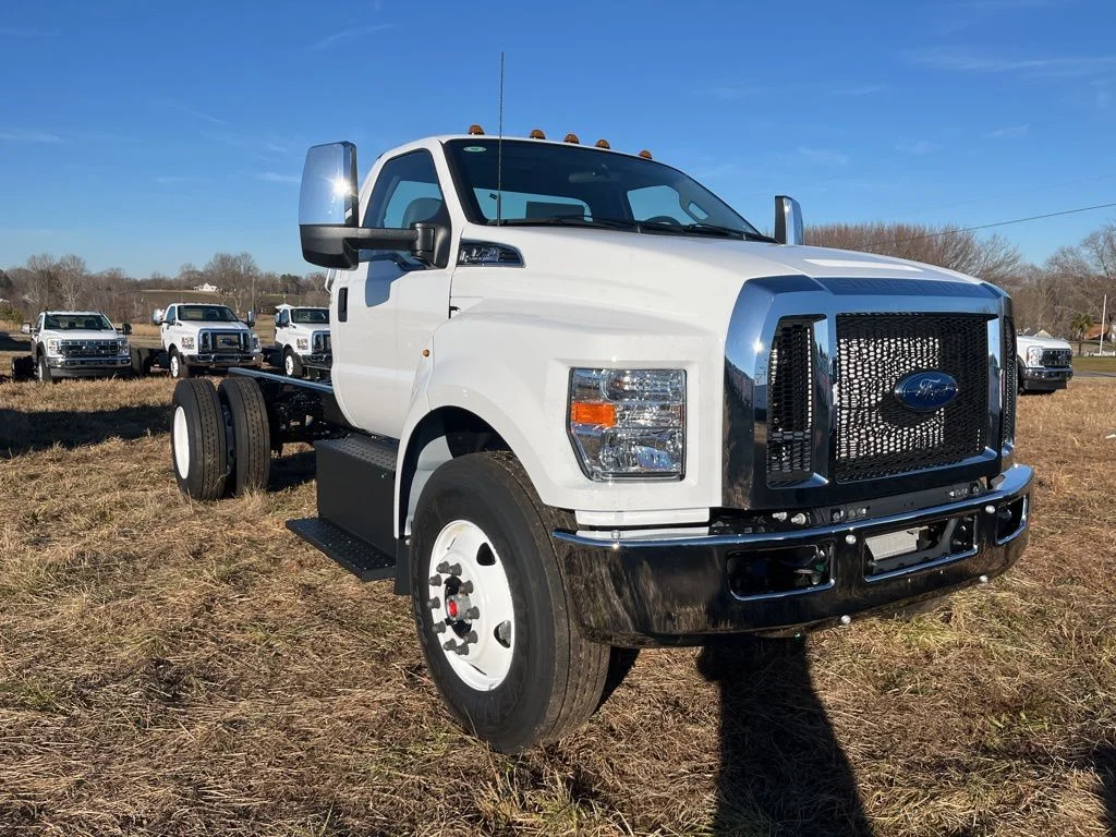 New 2025 Oxford White Ford F-750 SD Gas Straight Frame image 3