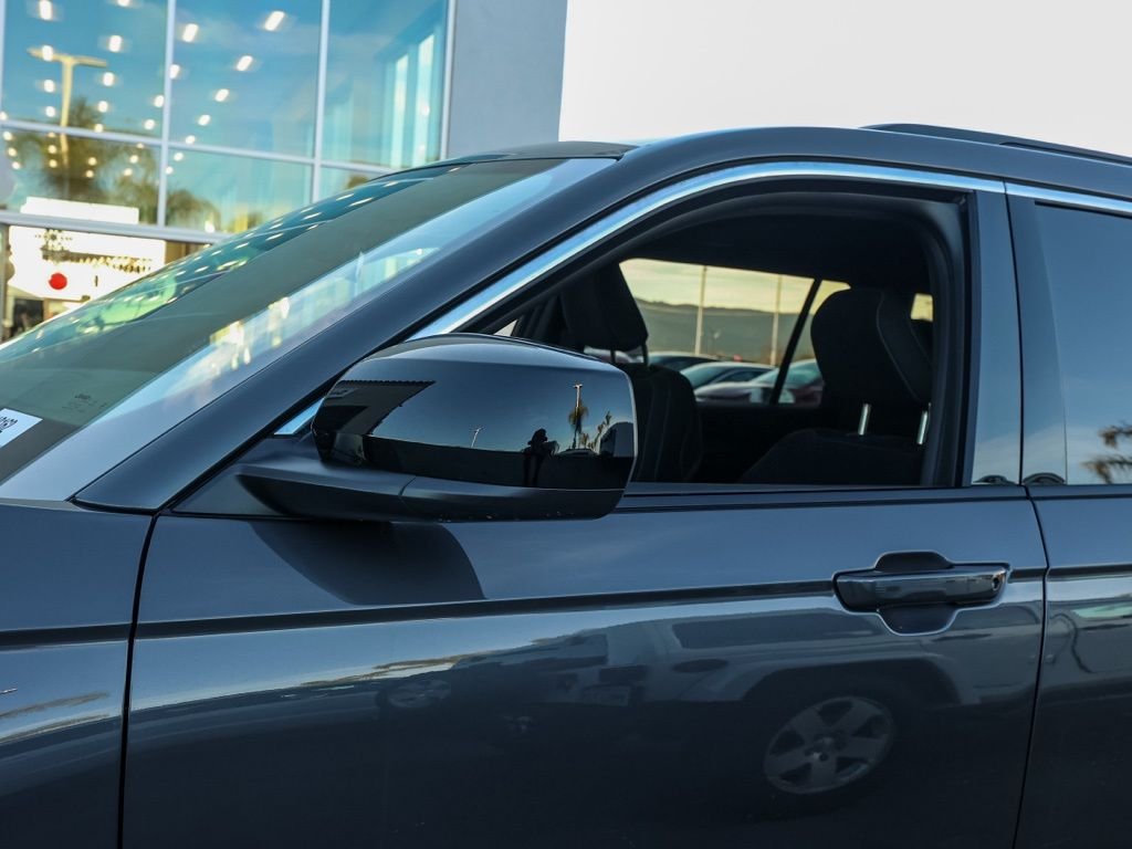 New 2026 Baltic Gray Metallic Clear-Coat Exterior Paint Jeep Laredo image 11