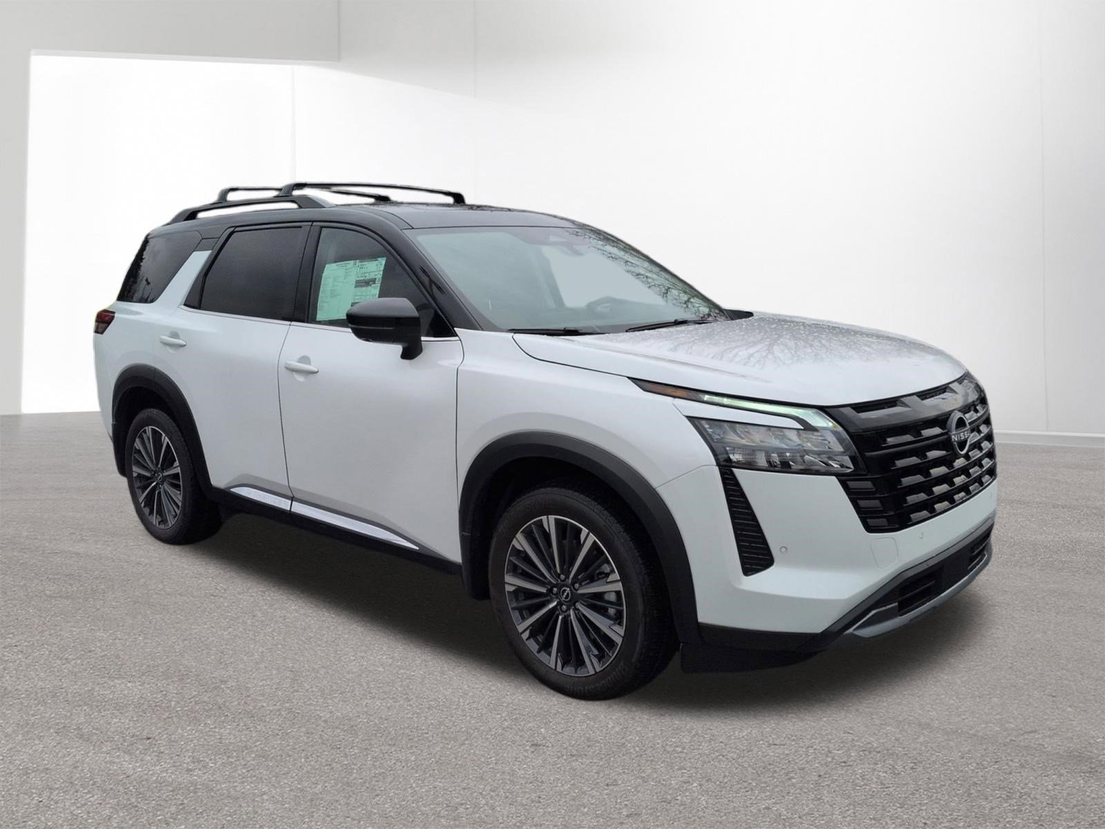 New 2026 Everest White Pearl TriCoat / Super Black Two-tone Nissan Platinum image 3
