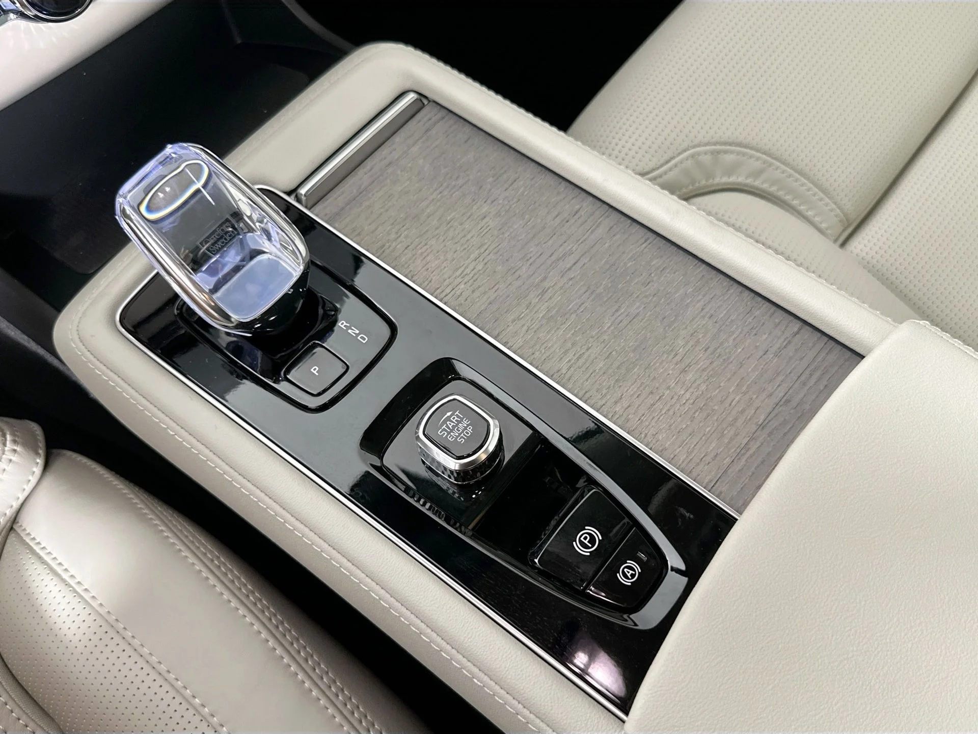 New 2026 White Volvo B6 Ultra image 15
