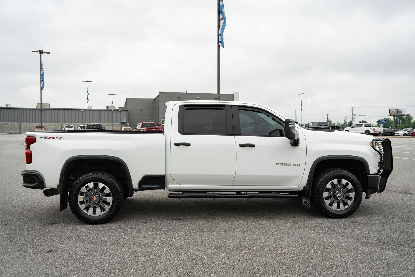 Used 2022 White Chevrolet Custom image 11