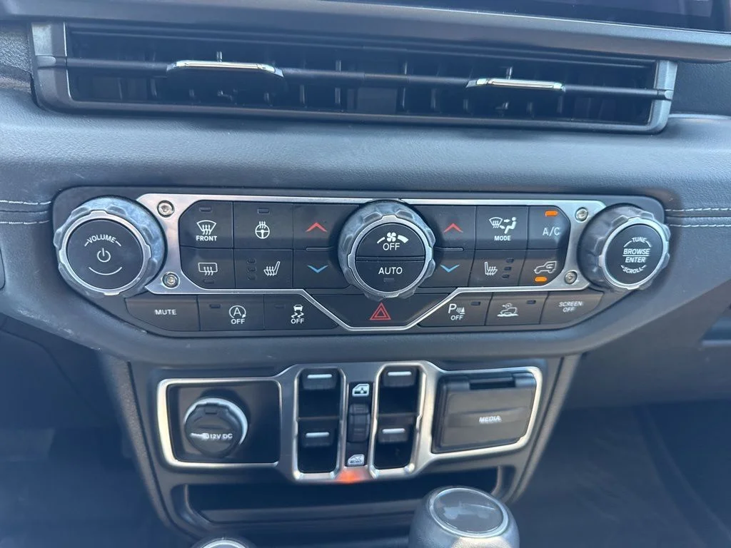 Used 2024 Gray Jeep Sahara image 20