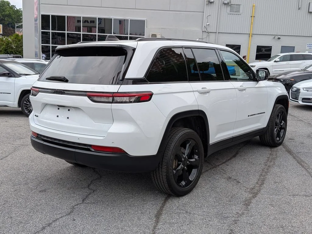 Used 2023 White Jeep Altitude X image 6