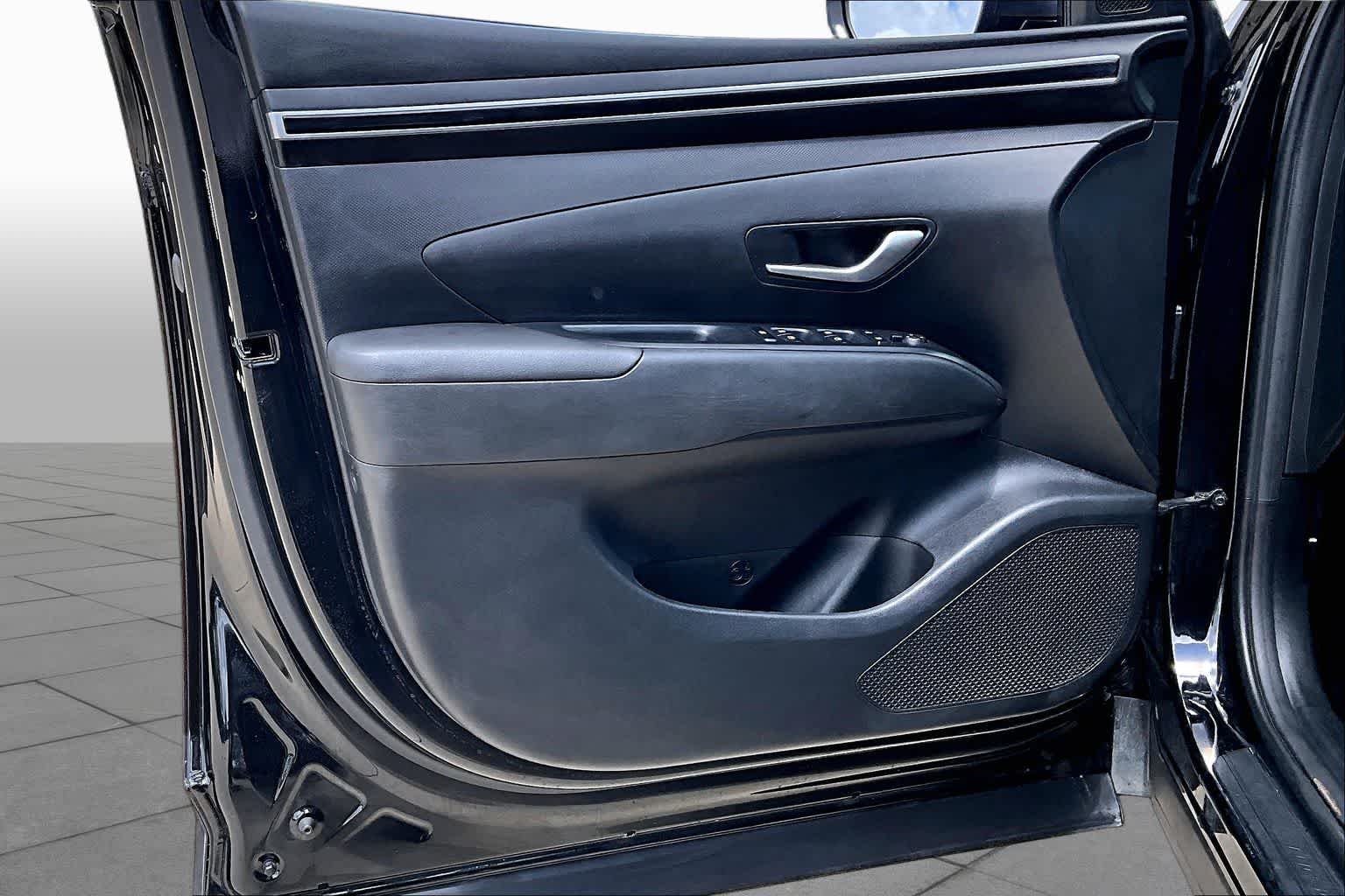 Used 2024 Black Pearl Hyundai SE image 18