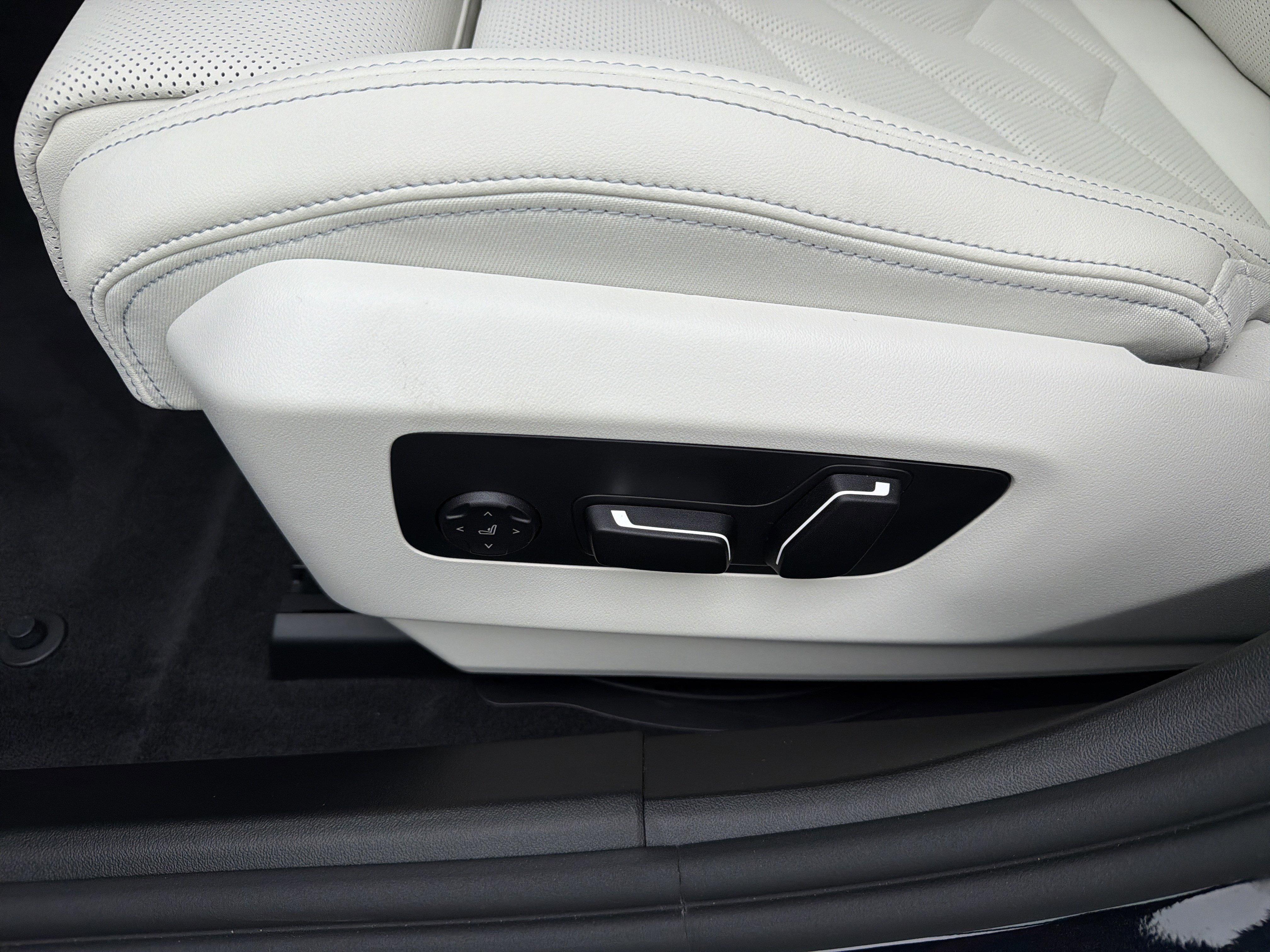 New 2027 Carbon Black Metallic BMW 530i image 22