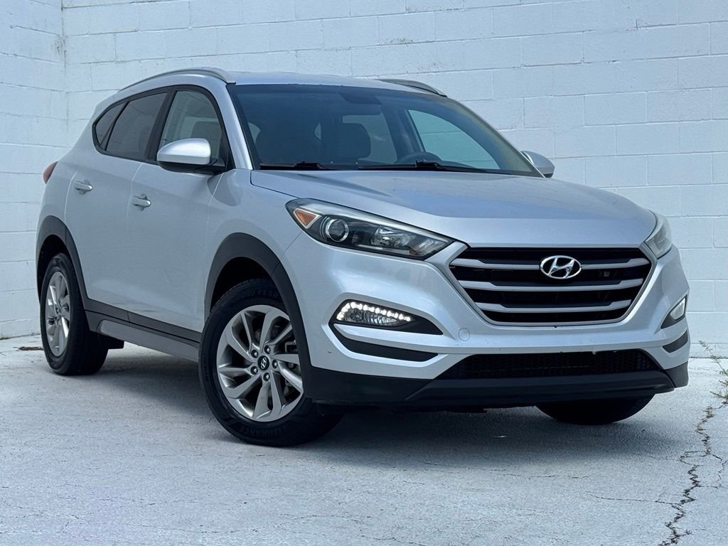 Used 2018 Silver Hyundai SEL image 2