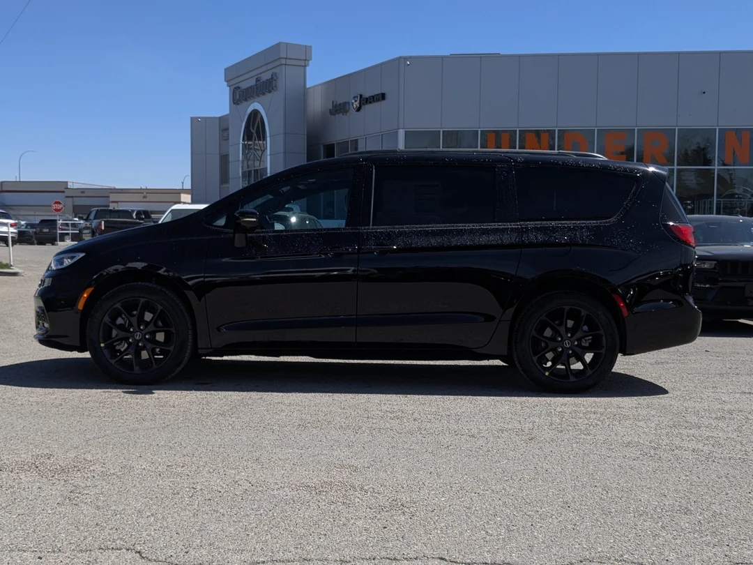 New 2026 Black Chrysler Select - - AWD - Full Sunroof - S Appearance - 360 Camera - Remote Start & More! image 5