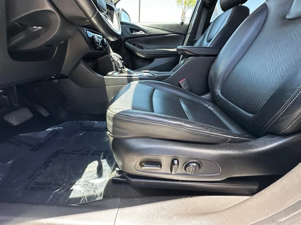 Used 2020 White Buick Essence image 22