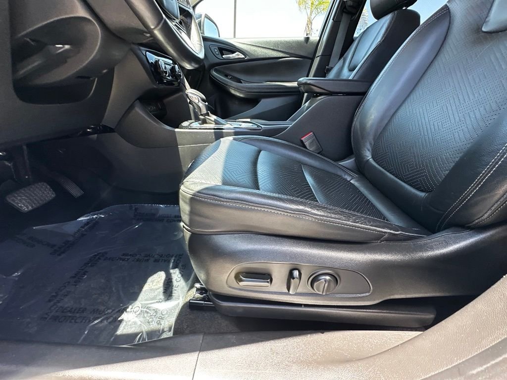 Used 2020 White Frost Buick Essence image 22