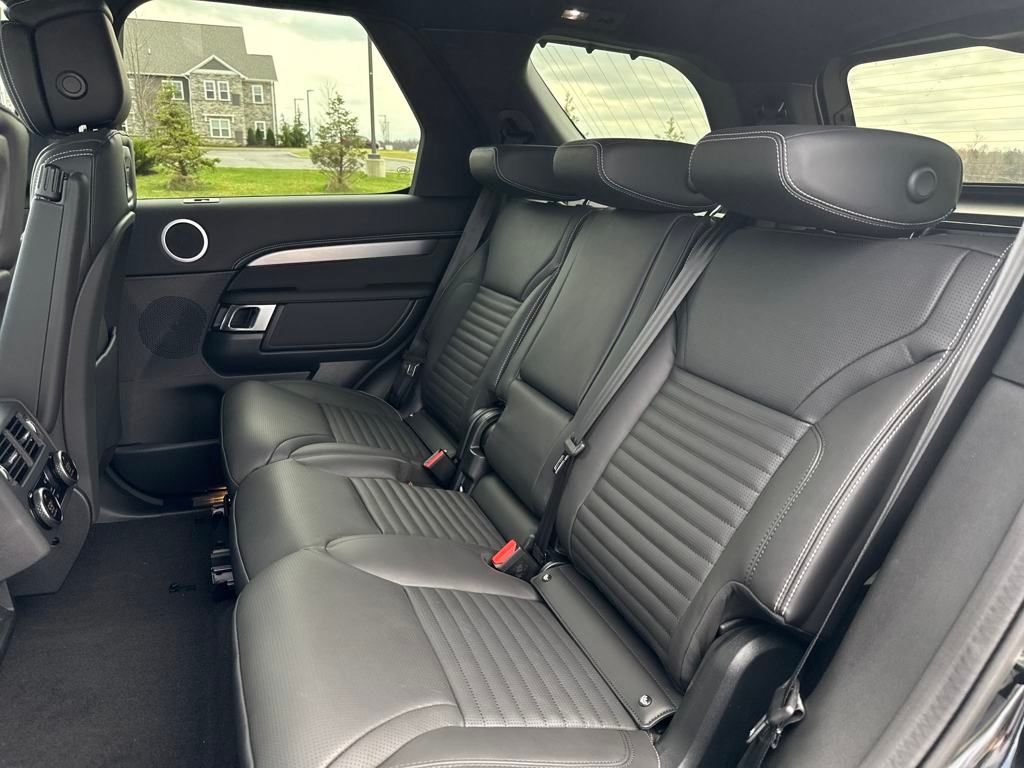 Used 2025 Black Land Rover Dynamic SE image 16