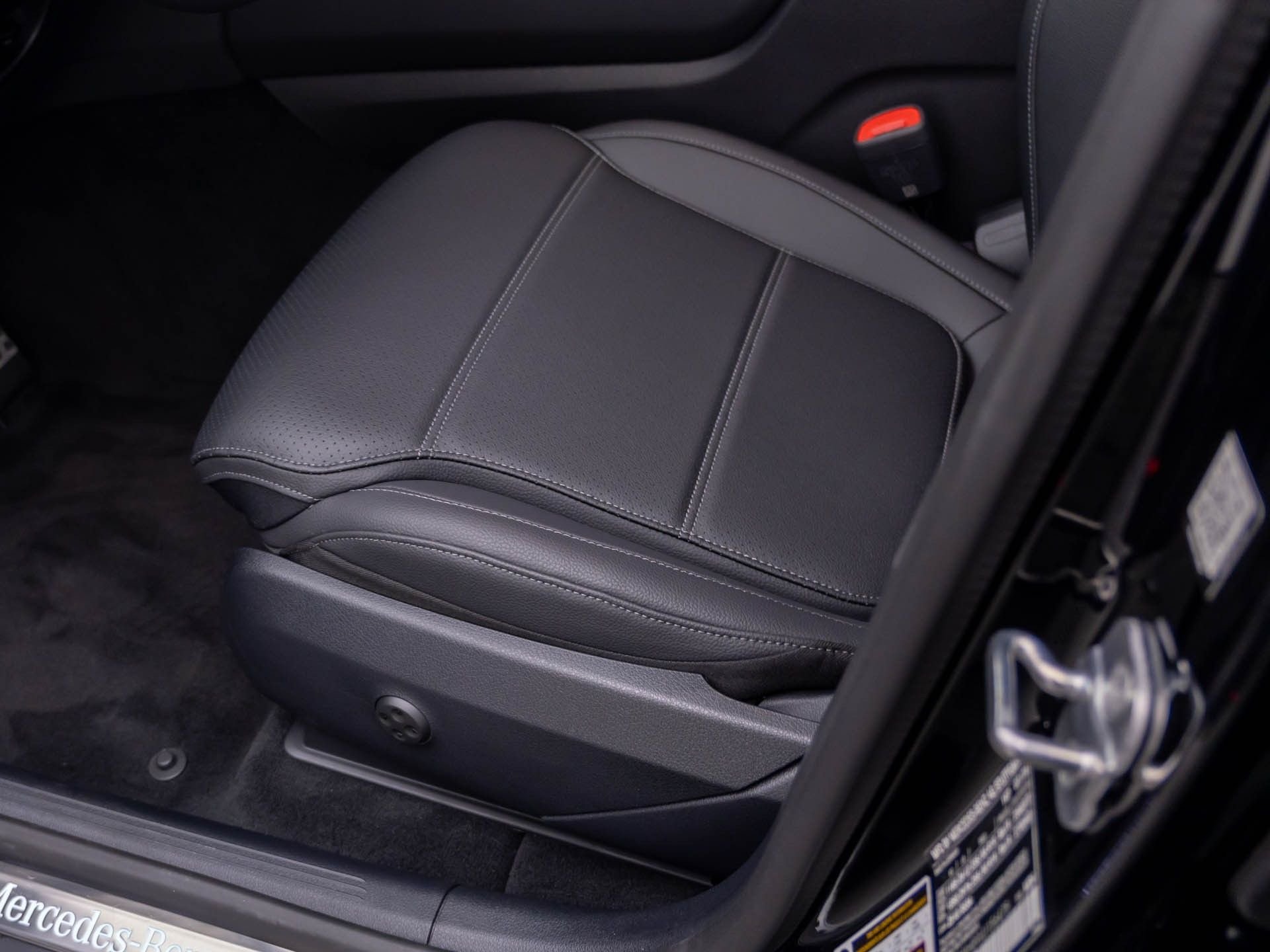 New 2027 Obsidian Black Metallic Mercedes-Benz GLC 300 image 18