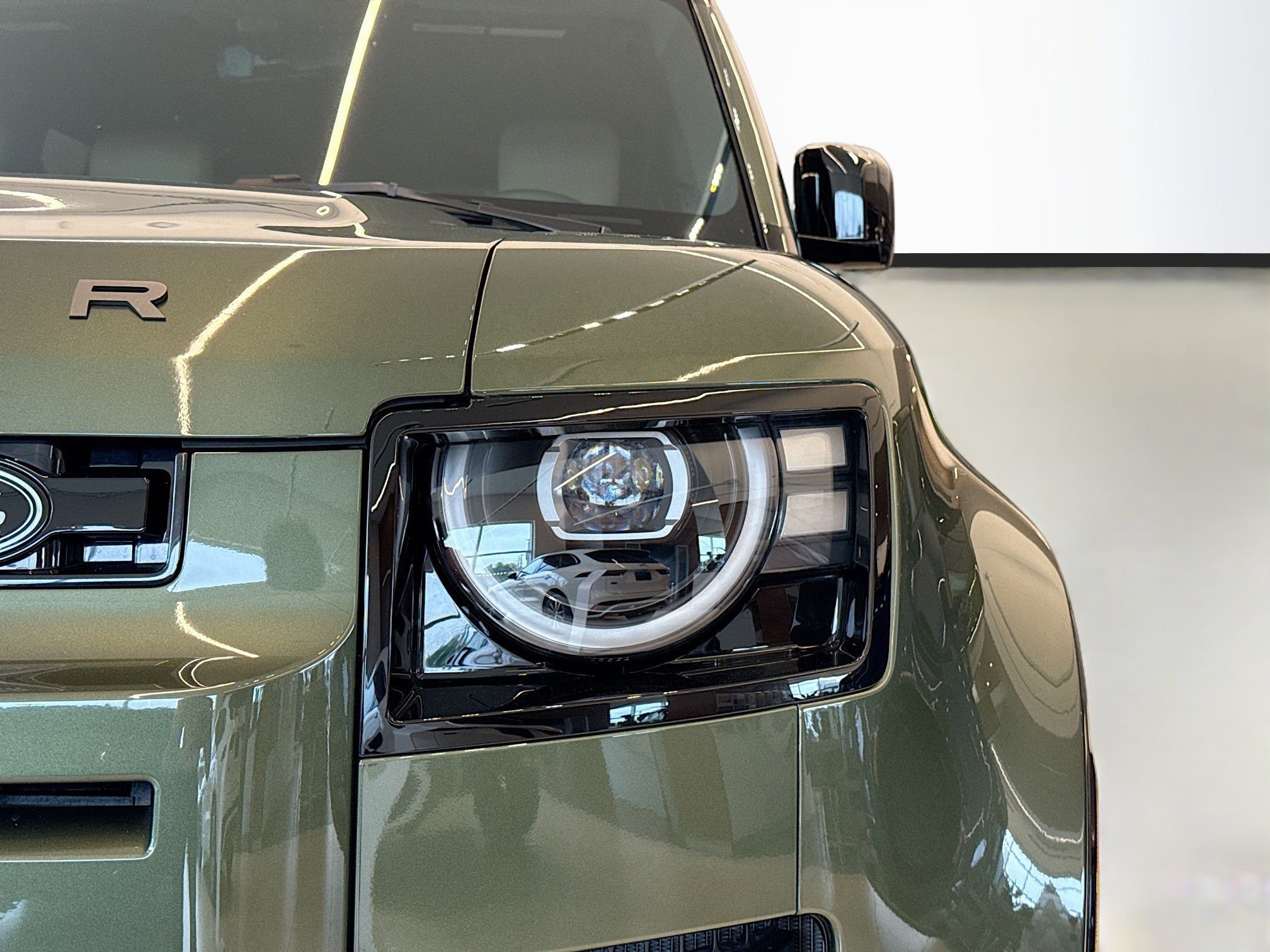 New 2026 Woolstone Green Land Rover X-Dynamic SE image 9
