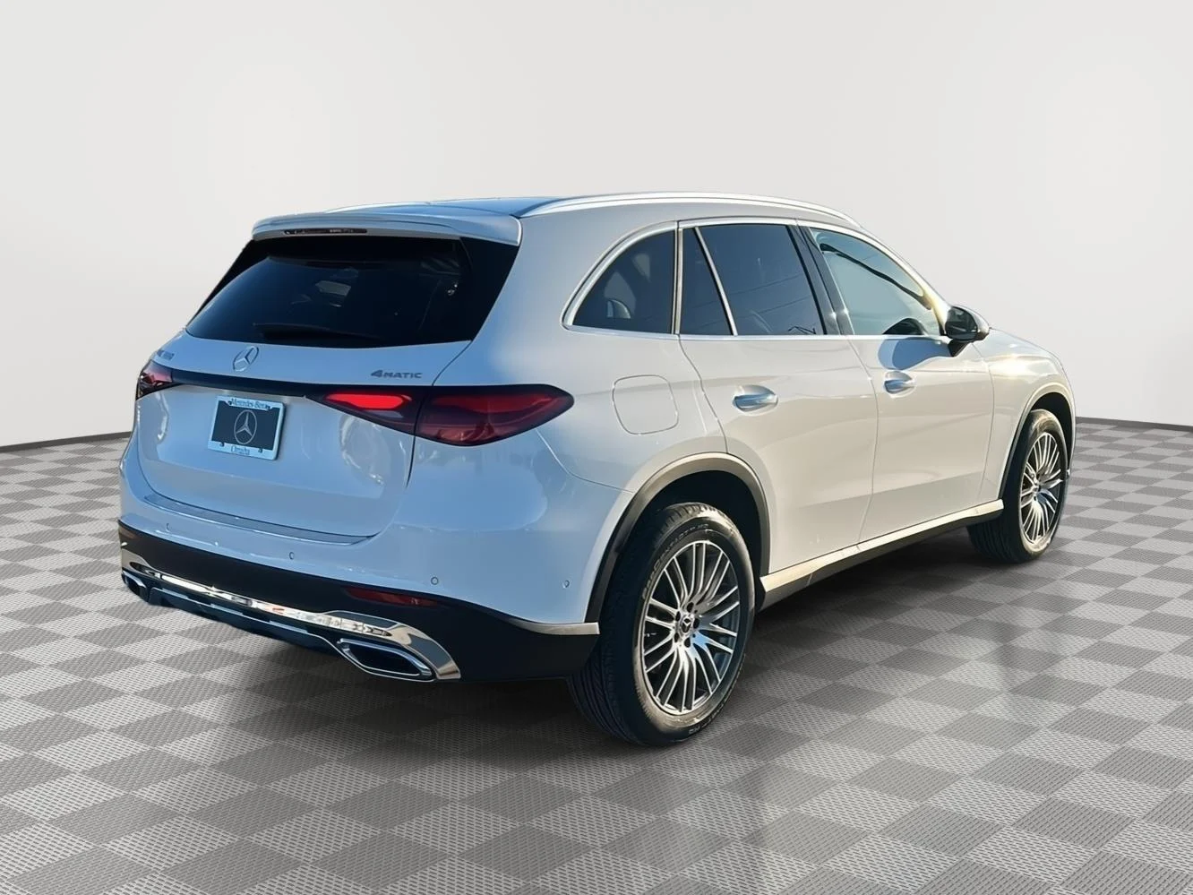New 2026 Polar White Mercedes-Benz GLC 300 image 3
