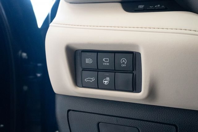 Used 2024  Toyota Platinum image 17