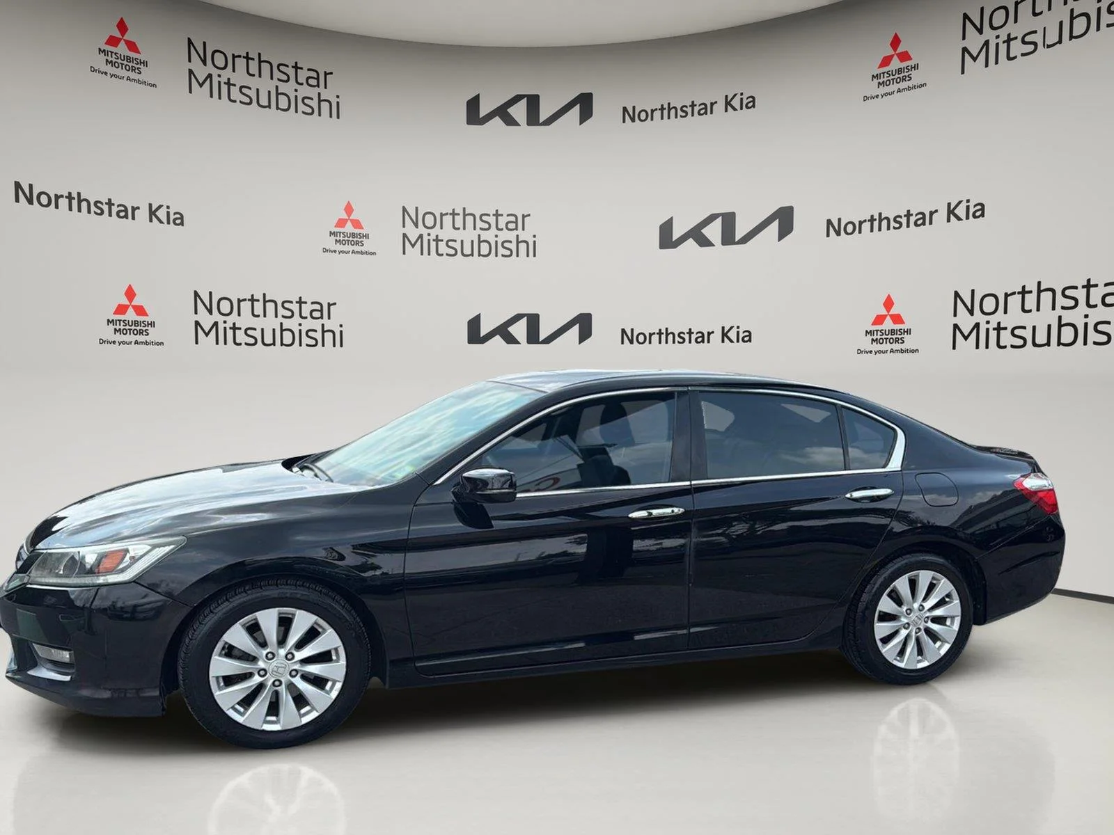 Used 2015 Honda Accord EX-L with VIN 1HGCR2F87FA031391 for sale in Woodside, NY