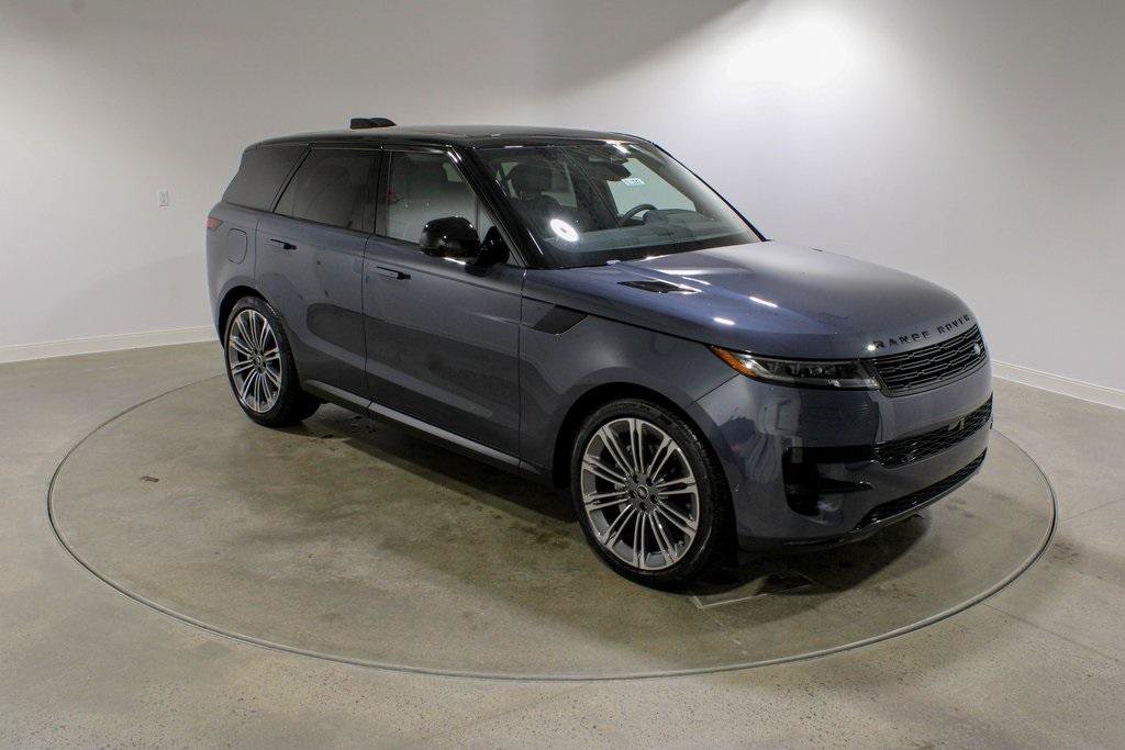 Certified Used 2025 Varesine Blue Metallic Land Rover SE image 3
