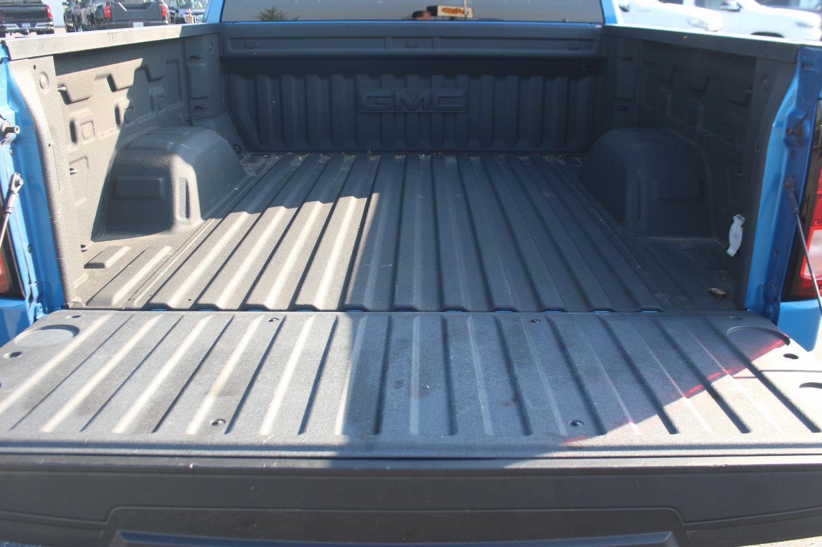 Used 2022 Dynamic Blue Metallic GMC Elevation image 13