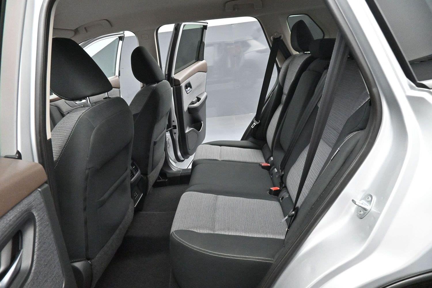 Used 2021 Brilliant Silver Metallic Nissan SV image 25